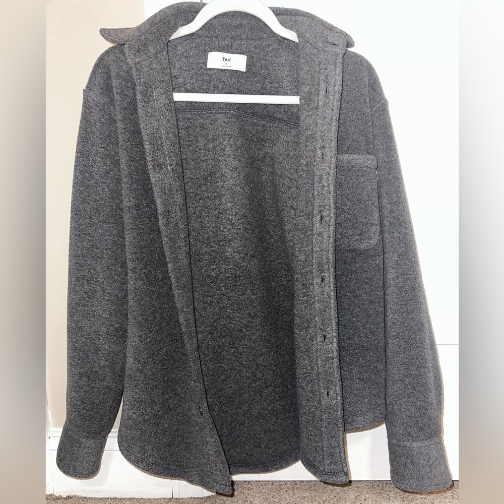 Aritzia TNA button up size 1